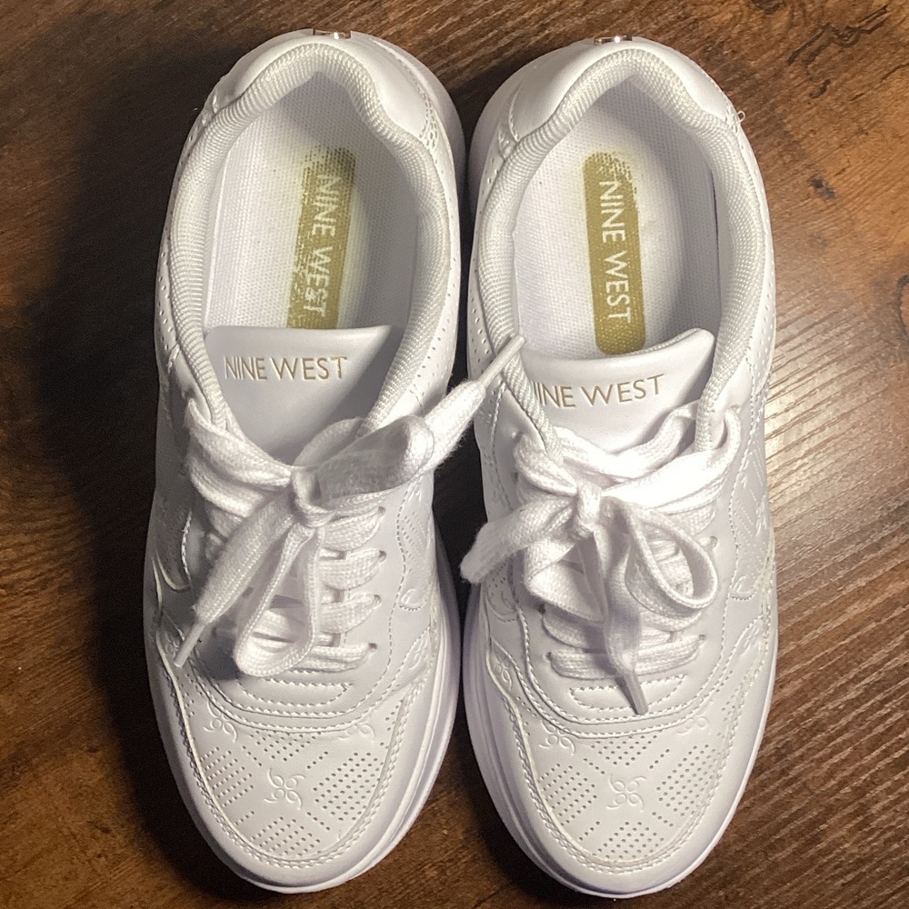 Women’s l Nine West White Platform Sneakers Size 7M - Picture 5 of 9